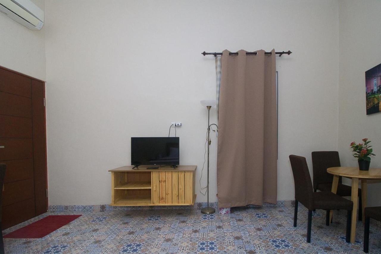 红多兹Plus伊斯兰酒店-近三邦阿伦阿伦 Sampang  外观 照片