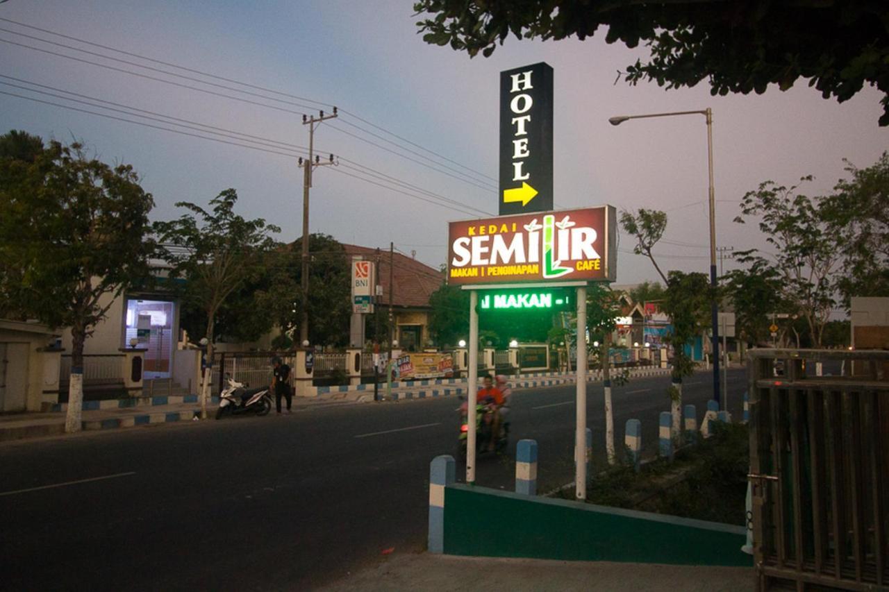 红多兹Plus伊斯兰酒店-近三邦阿伦阿伦 Sampang  外观 照片