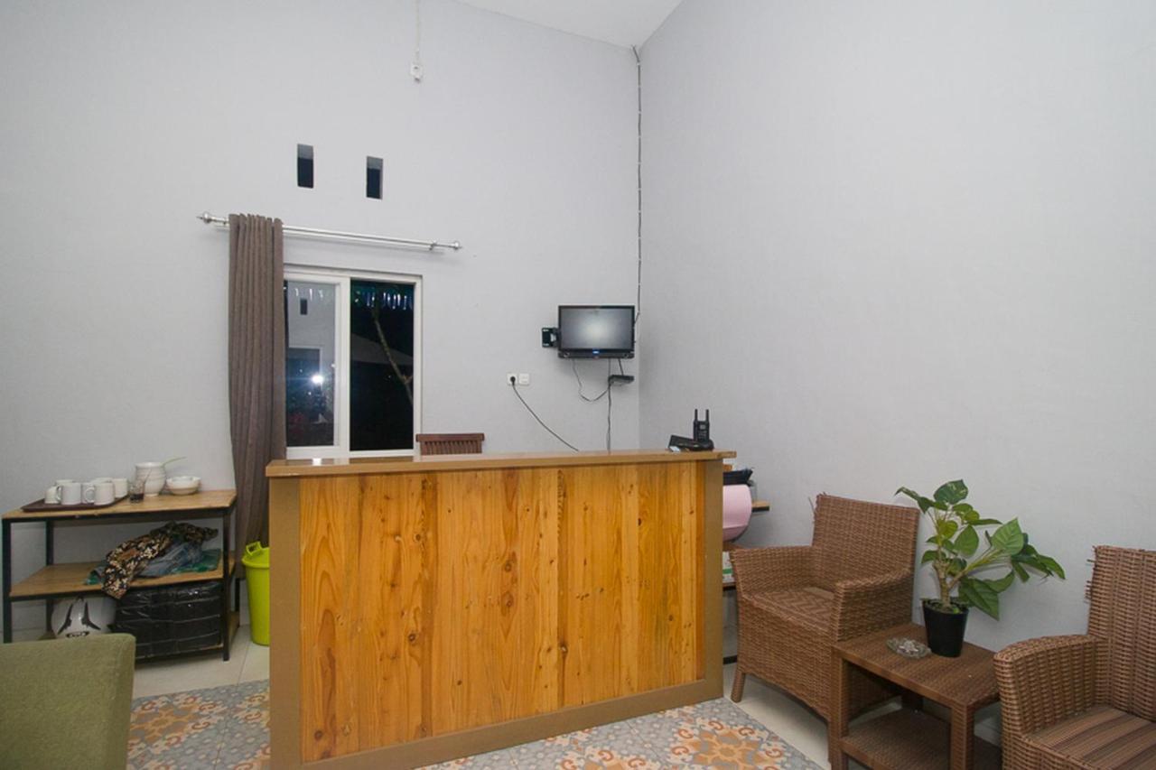 红多兹Plus伊斯兰酒店-近三邦阿伦阿伦 Sampang  外观 照片